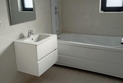 Casă cu 4 camere cu Teren 400 Mp în Bradu
