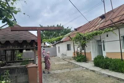 Casă cu 4 camere în Roman - 2