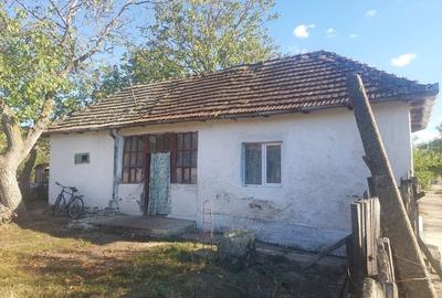 Casă cu 4 camere în Mocrea