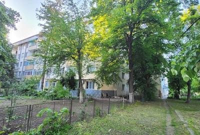 Apartament cu 3 camere decomandat în Sud