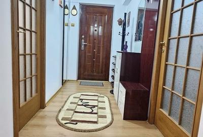 Apartament cu 2 camere decomandat în Micro 17