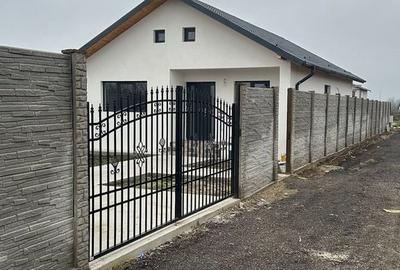 Casă cu 2 camere cu Teren 370 Mp în Ișalnița