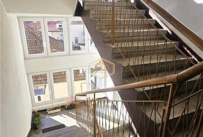 Apartament cu 3 camere decomandat, mobilat în Central