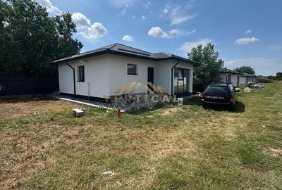 Casă cu 3 camere cu Teren 300 Mp în Berceni