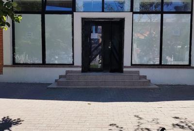 Spațiu comercial, de 120 mp, în Central - 3