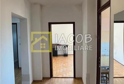 Apartament cu 3 camere decomandat în Narcisa - 4