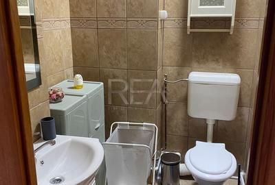 Apartament cu 4 camere semidecomandat în Tineretului