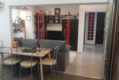 Apartament cu 4 camere decomandat în Crângași