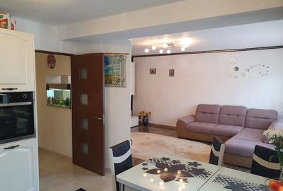 Apartament cu 4 camere decomandat, mobilat în Noua