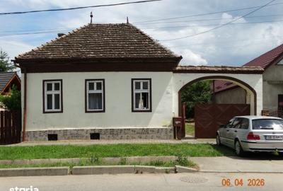 Casă cu 6 camere cu Teren 1848 Mp în Jidvei