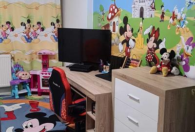 Apartament cu 3 camere semidecomandat în Central
