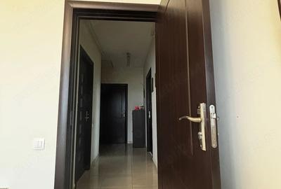 Apartament cu 3 camere decomandat în 1 Decembrie