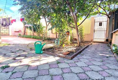 Casă individuală cu 3 camere cu Canalizare în Km 5