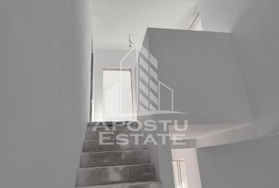 Casă cu 3 camere cu Teren 332 Mp în Plopi
