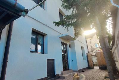 Casă cu 3 camere cu Teren 50 Mp în Sub Arini - 1