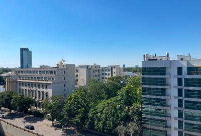 Apartament cu 4 camere decomandat în P-ța Victoriei