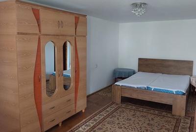 Casă cu 4 camere în Lazaret - 1