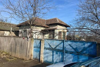 Casă cu 4 camere cu Teren 3000 Mp în Central
