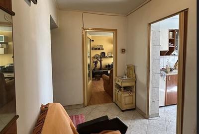 Apartament cu 3 camere decomandat în Rahova