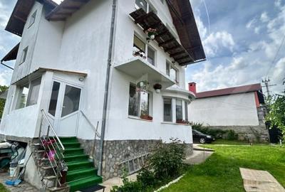 Casă individuală cu 8 camere cu Teren 450 Mp în Zărnești - 2