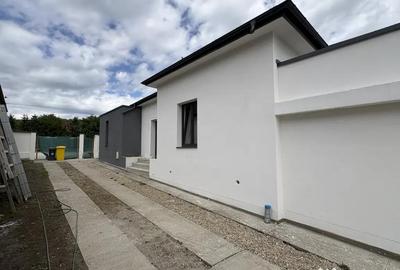 Casă cu 4 camere cu Teren 400 Mp în Podari - 4