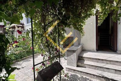 Casă cu 5 camere cu Teren 114 Mp în Vatra Luminoasă