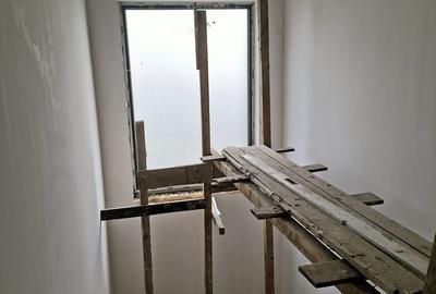 Casă cu 4 camere cu Teren 884 Mp în Moșoaia