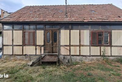 Casă cu 2 camere cu Teren 1070 Mp în Central