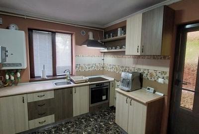 Casă cu 3 camere cu Teren 80 Mp în Central - 2