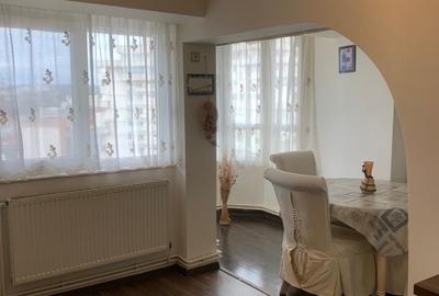 Apartament cu 3 camere decomandat, mobilat în Ultracentral