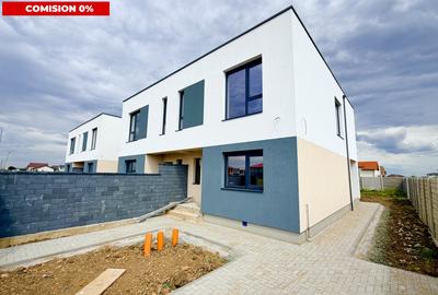 Duplex cu 4 camere cu Canalizare în Moșnița Nouă