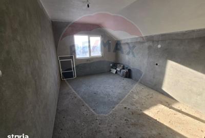 Casă cu 5 camere cu Teren 945 Mp în Ișalnița - 8