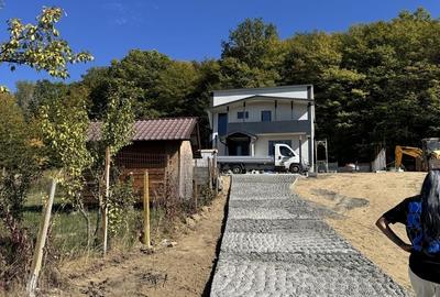 Casă cu 4 camere în Valea Mare