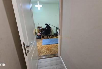Apartament cu 4 camere decomandat în Florești