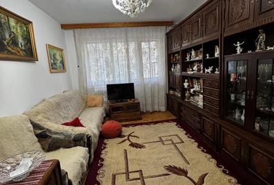 Apartament cu 3 camere decomandat în Tătărași