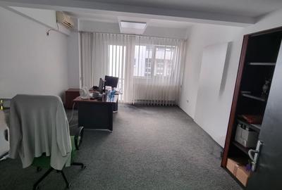 Birou, de 23 mp, în Universitate - 1