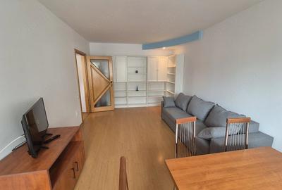 Apartament cu 3 camere semidecomandat în Centrul Civic
