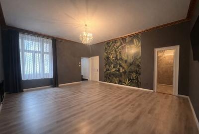 Apartament cu 3 camere semidecomandat în Central