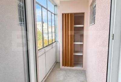 Apartament cu 3 camere decomandat în Liliacului