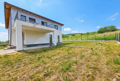 Duplex cu 4 camere cu Canalizare în Corușu - 2