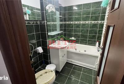 Apartament cu 3 camere decomandat în Crișan
