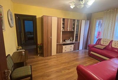 Apartament cu 3 camere semidecomandat în George Enescu