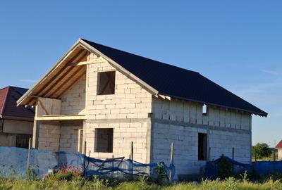 Casă cu 4 camere cu Teren 281 Mp în Poarta Albă