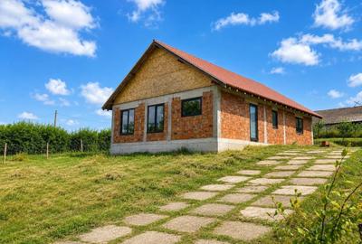 Casă cu 4 camere în Zăpodeni