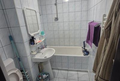 Apartament cu 3 camere semidecomandat, mobilat în Titan - 2