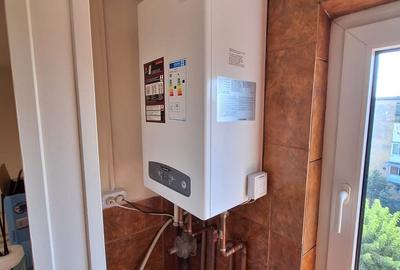 Apartament cu 4 camere decomandat în Calea București