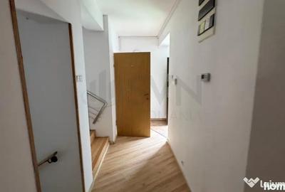 Casă cu 10 camere cu Teren 402 Mp în Lacul Tei