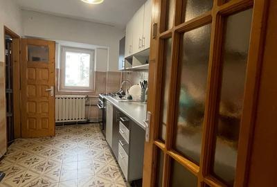 Apartament cu 4 camere decomandat în Central - 1