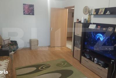 Apartament cu 4 camere decomandat în Lipovei