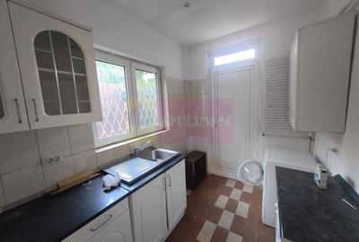Casă individuală cu 7 camere cu Canalizare în Central - 82